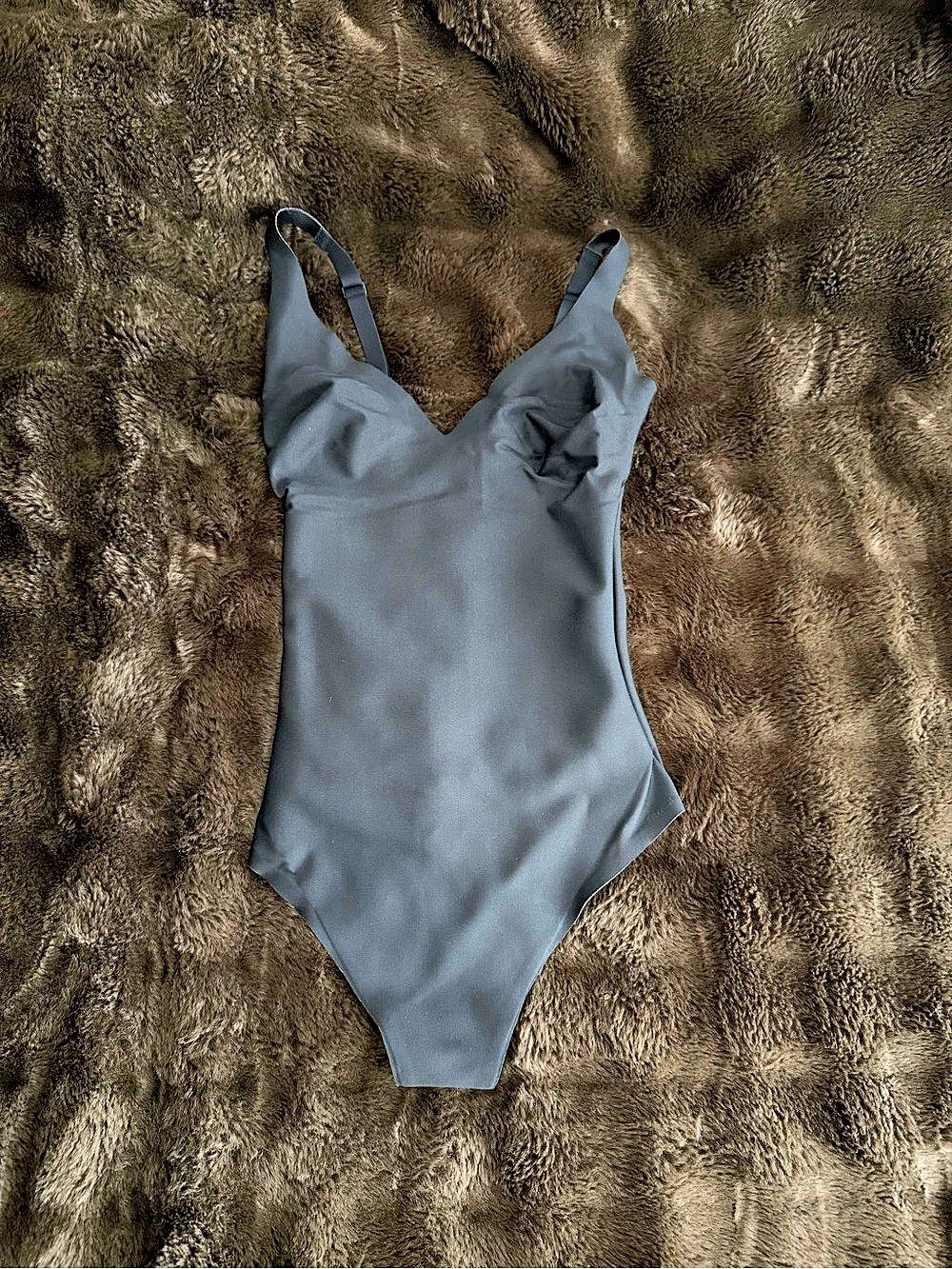 SKIMS Core Sculpt Plunge Thong Bodysuit in Black Size Medium